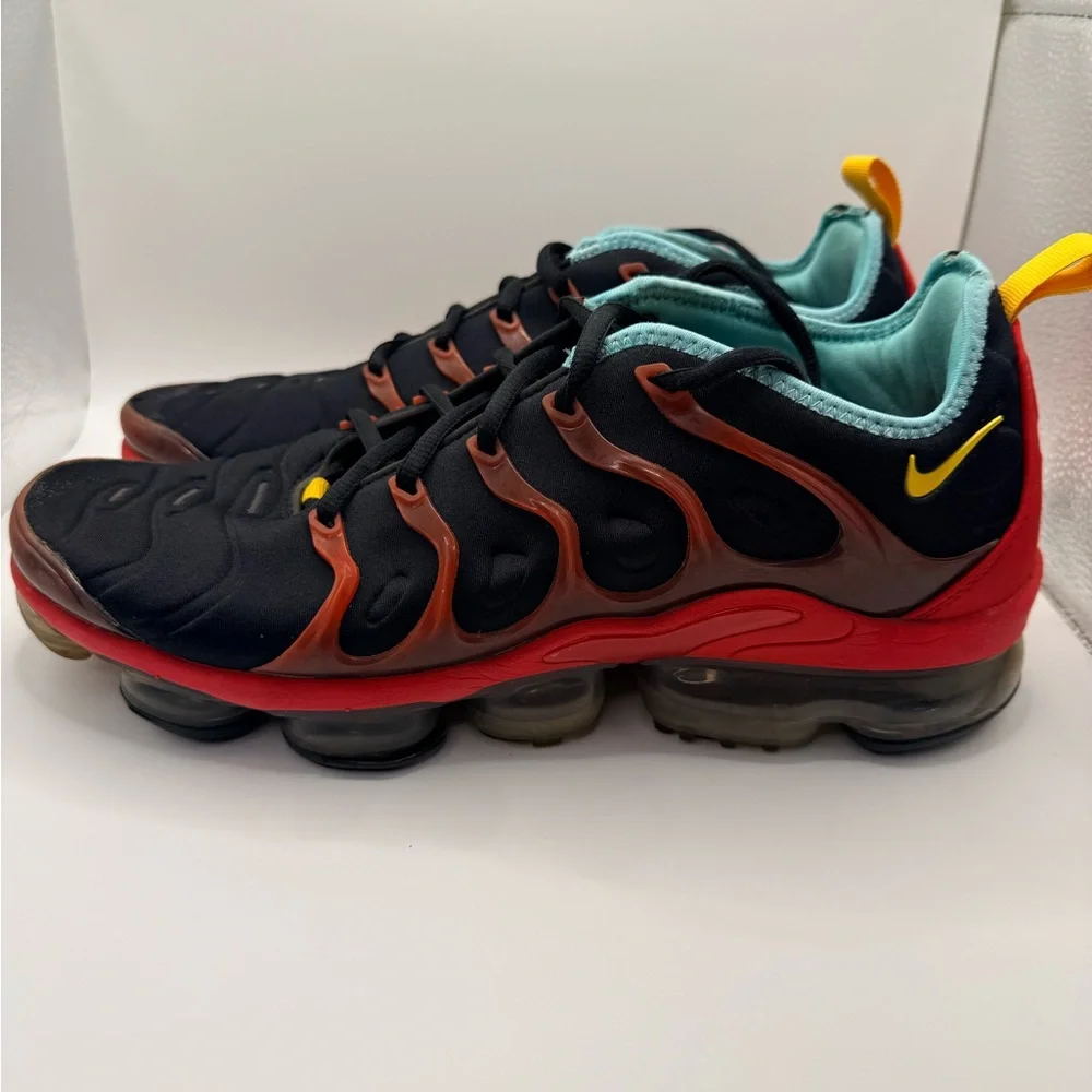 NIKE AIR VAPOR MAX PLUS “Stained Glass” Men’s Size 12 Black‎ Red Sneakers